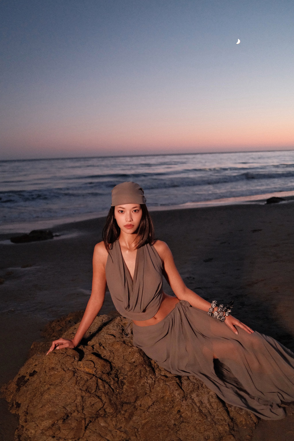 STONE PLUNGE TOP